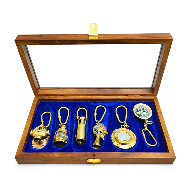 Ahsap Kutulu Denizci Temali Pirinc Anahtarlik Seti