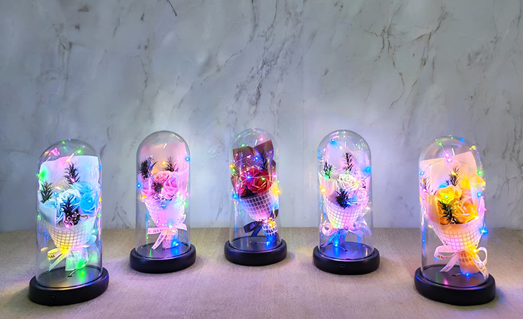 Isikli Muzikli Fanus icinde Gul Buketi