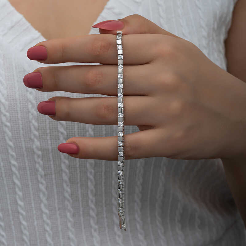 Gumus Beyaz Tasli Su Yolu Kadin Bileklik