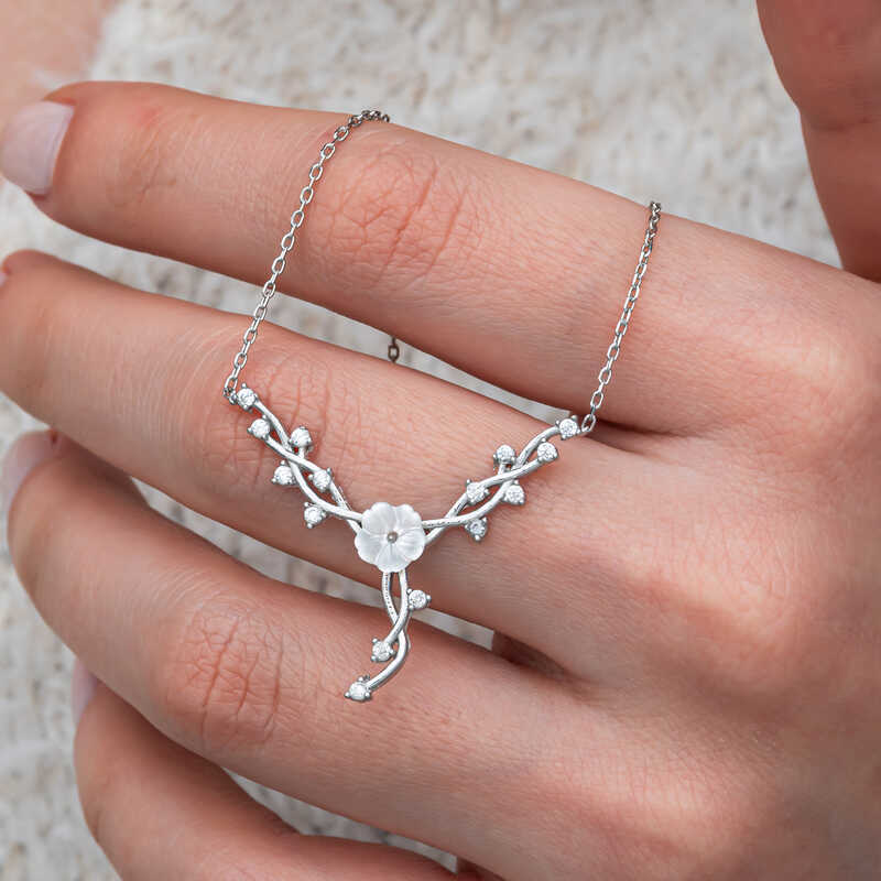 Gumus Manolya Cicegi Sarmasik Kadin Kolye