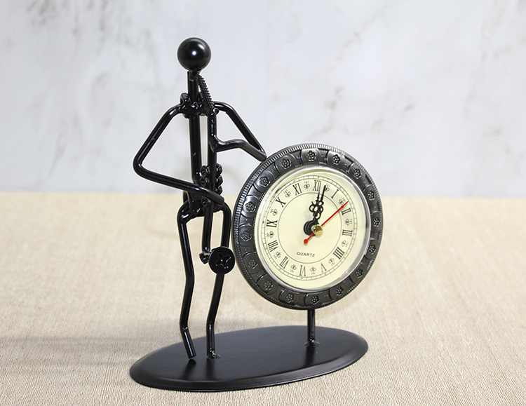 Metal Saatli Saksafon Calan Muzisyen