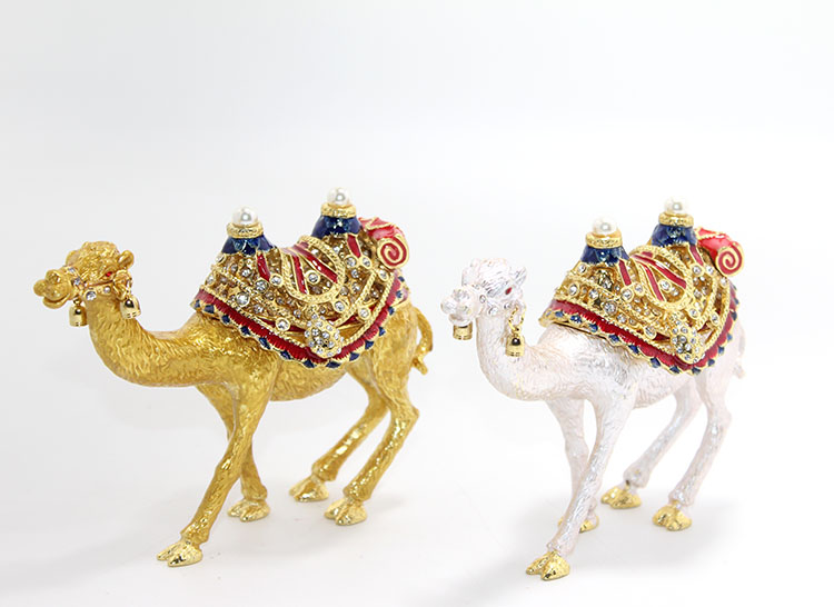 Tasli Tekli Deve Figuru