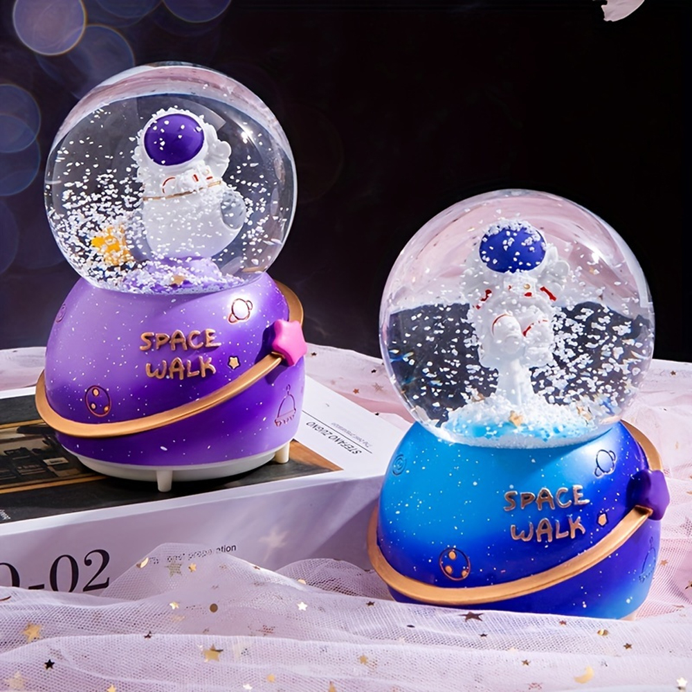 Orta Boy Astronot Tasarimli Kar Kuresi