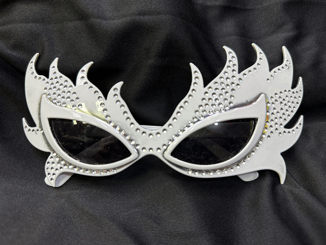 Tasli Goz Kamastiran Gecenin Yildizi Beyaz Parti Alev Gozluk