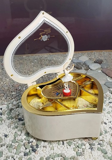 Kalp Seklinde Balerin Muzik Kutusu