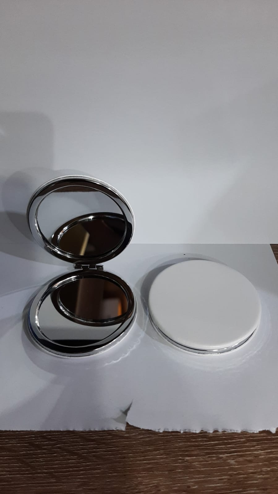 Beyaz Renk Buyutecli Cep Aynasi