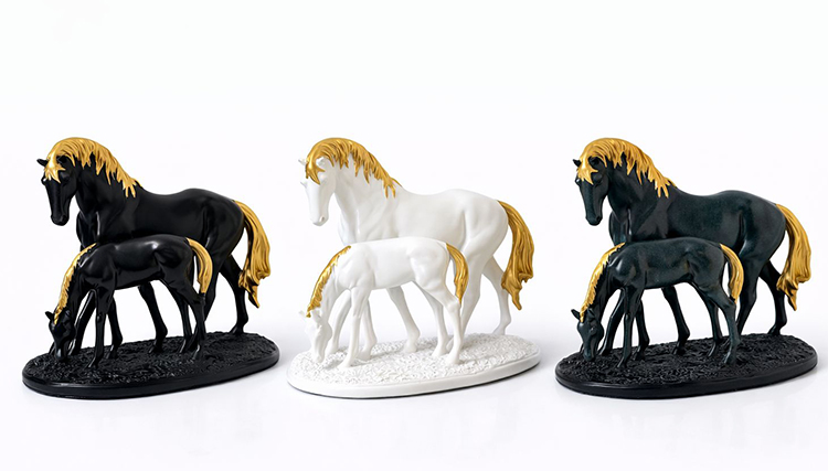 Polyester Yavrulu At Figuru