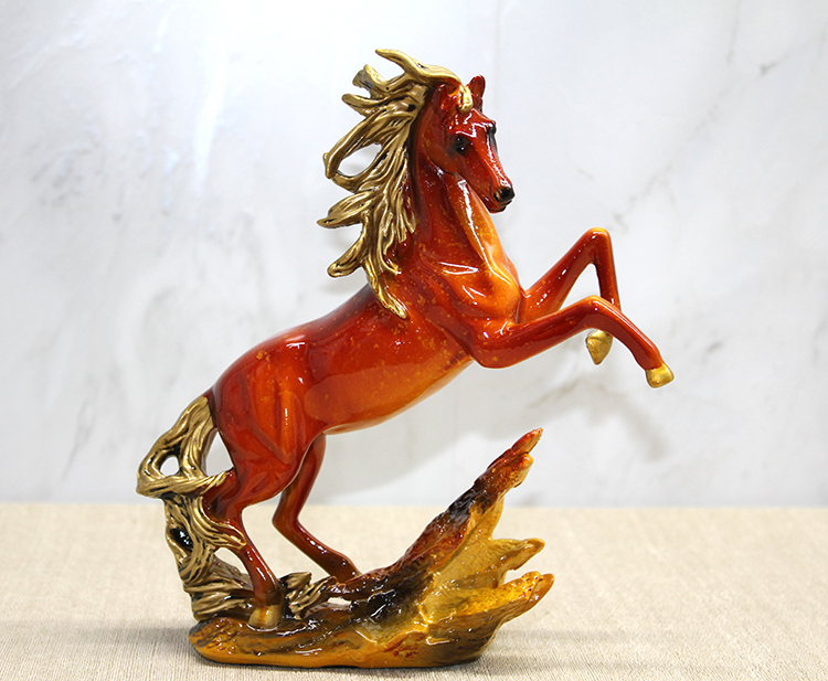 Polyester Sahlanmis At Figuru