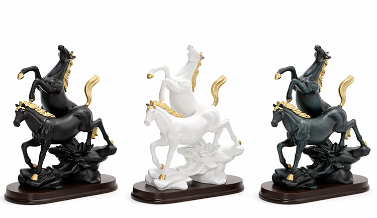 Polyester 2'Li Sahlanmis At Figuru