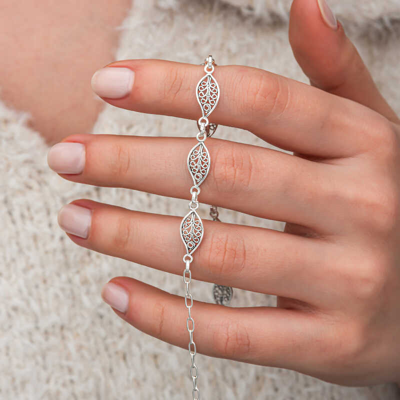 Gumus Telkari Yaprak Desenli Kadin Bileklik