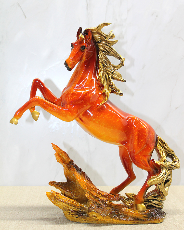 Polyester Sahlanmis At Figuru