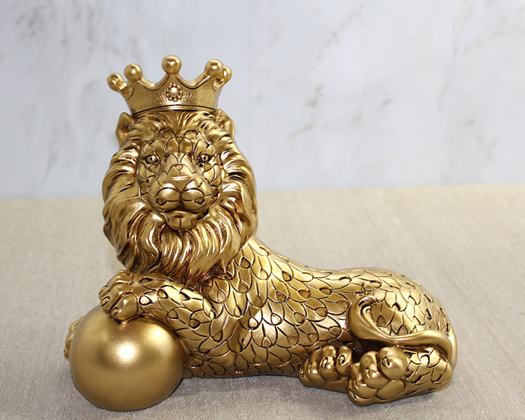 Polyester Dekoratif Tacli Aslan Figuru