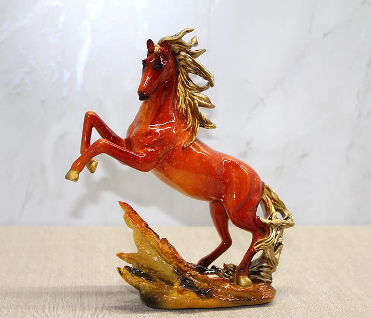 Polyester Sahlanmis At Figuru