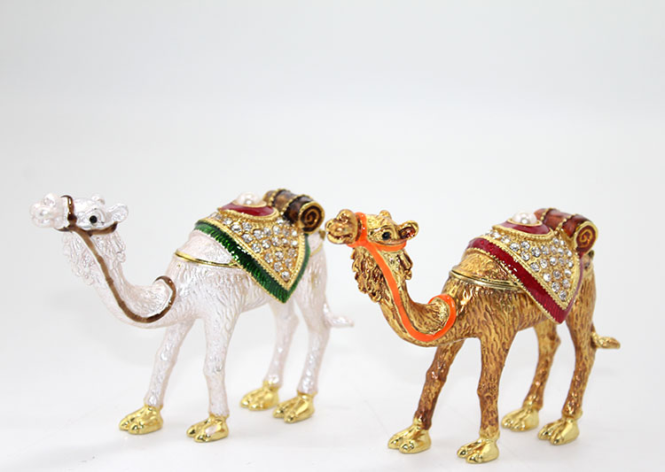 Tasli Tekli Deve Figuru
