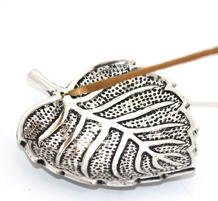 Metal Yaprak Tasarimli Tutsuluk