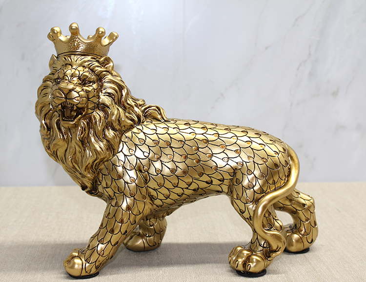 Polyester Dekoratif Tacli Aslan Figuru