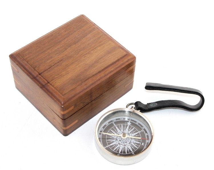 Ahsap Kutulu Krom Pusula