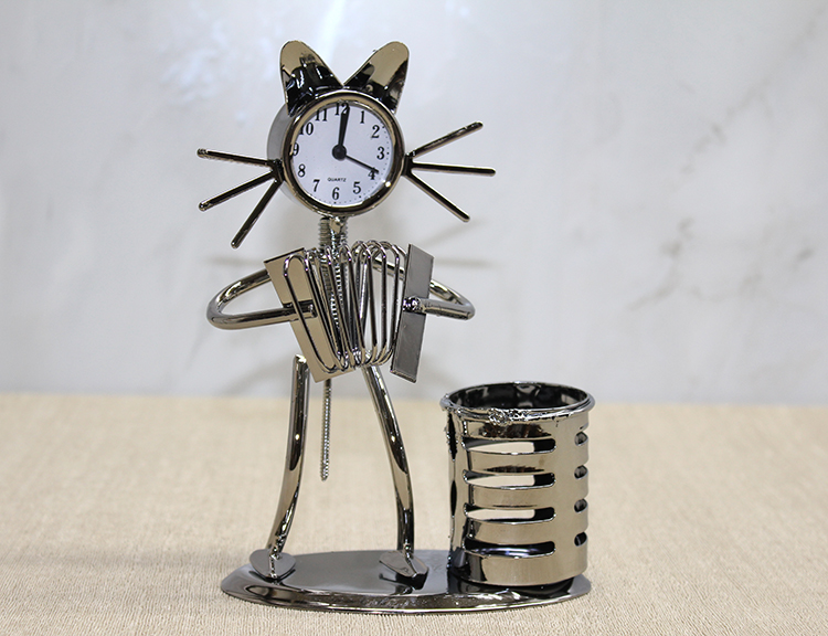 Metal Akordiyon Calan Kedi Muzisyen Saat Ve Kalemlik