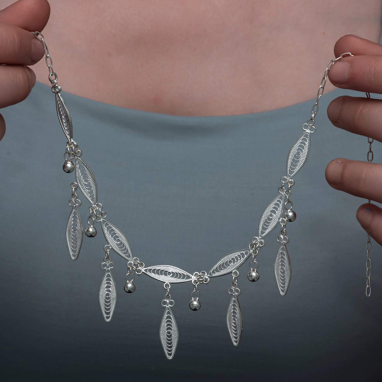 Gumus Sonsuz Yaprak Telkari Kadin Kolye