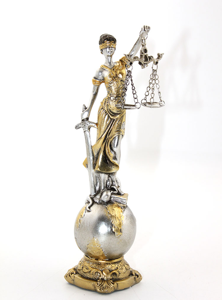 Polyester Adalet Figuru