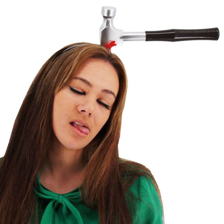 Kafaya Saplanmis Kahverengi Sapli Cekic Saka Taci