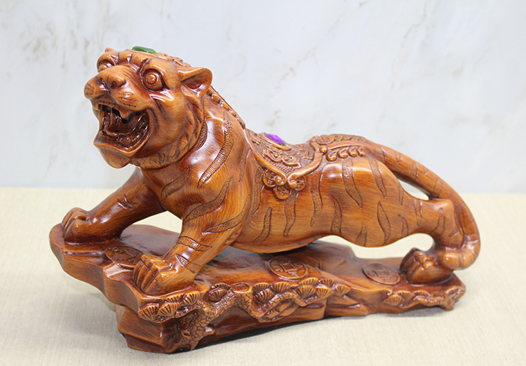 Polyester Kaplan Figuru