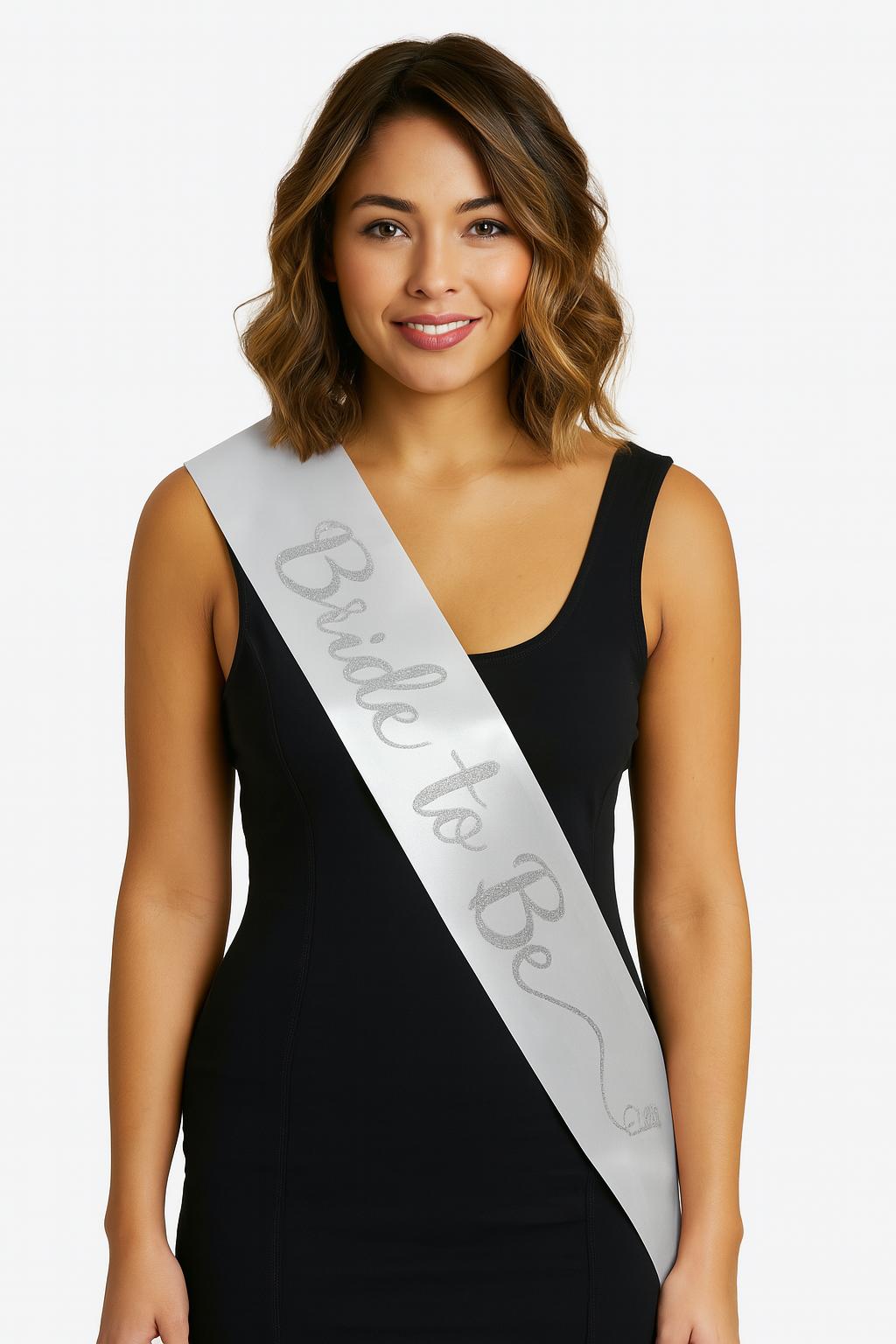 Beyaz Saten Uzerine El Yazisi Italik Gumus Bride To Be Kusagi 10 cm Genislik