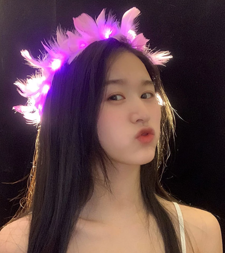 Led Isikli Rengarenk Yanan 3 Fonksiyonlu Otrisli Parti Taci Pembe Renk 12x12 cm