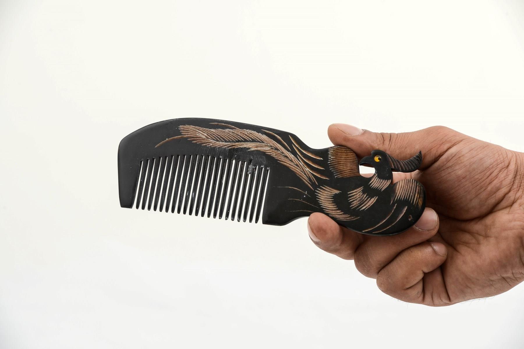 El Oymasi Tavus Kuslu Kemik Tarak